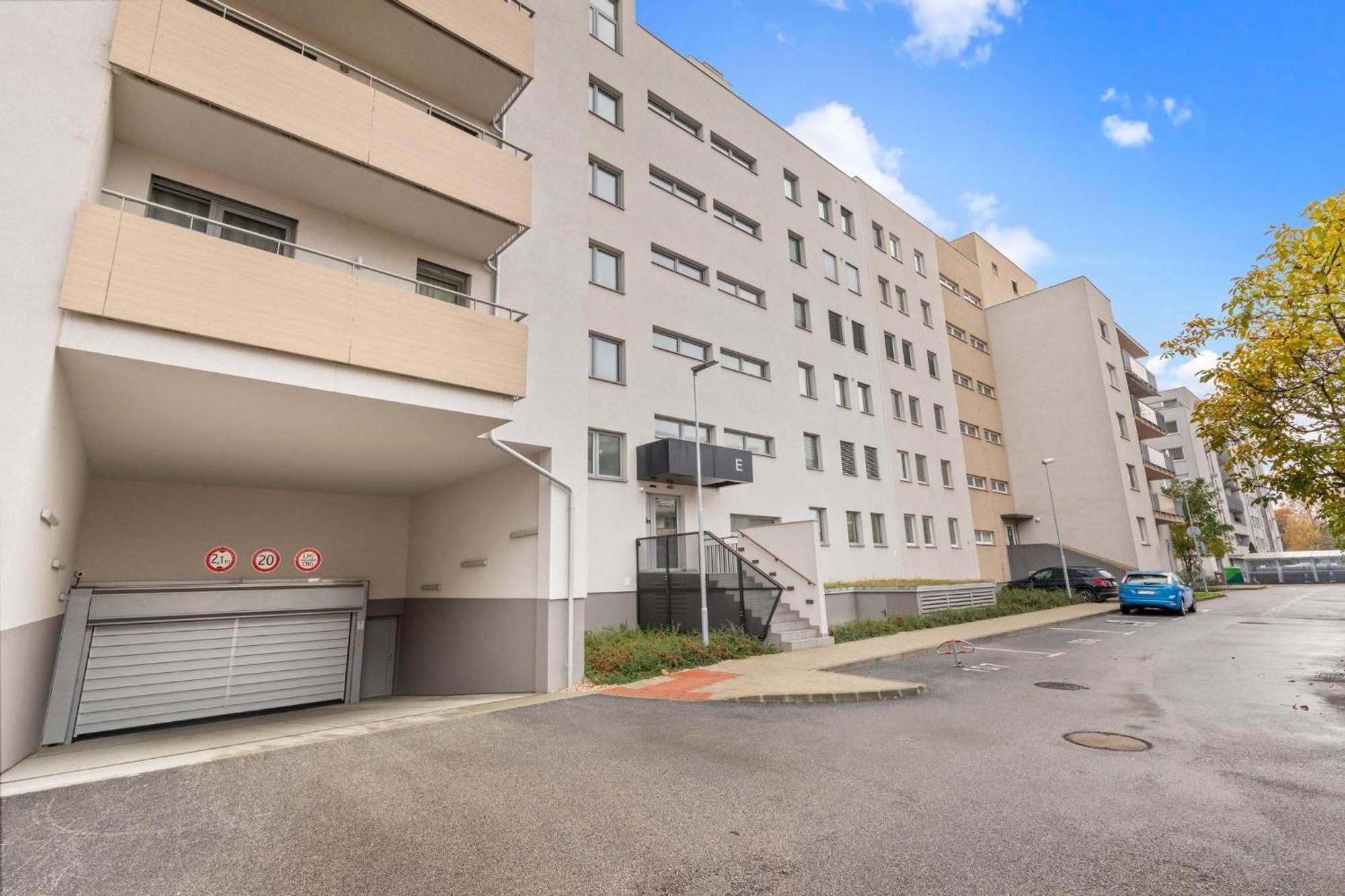 Ah Galvaniho Free Parking Bratislava Bagian luar foto