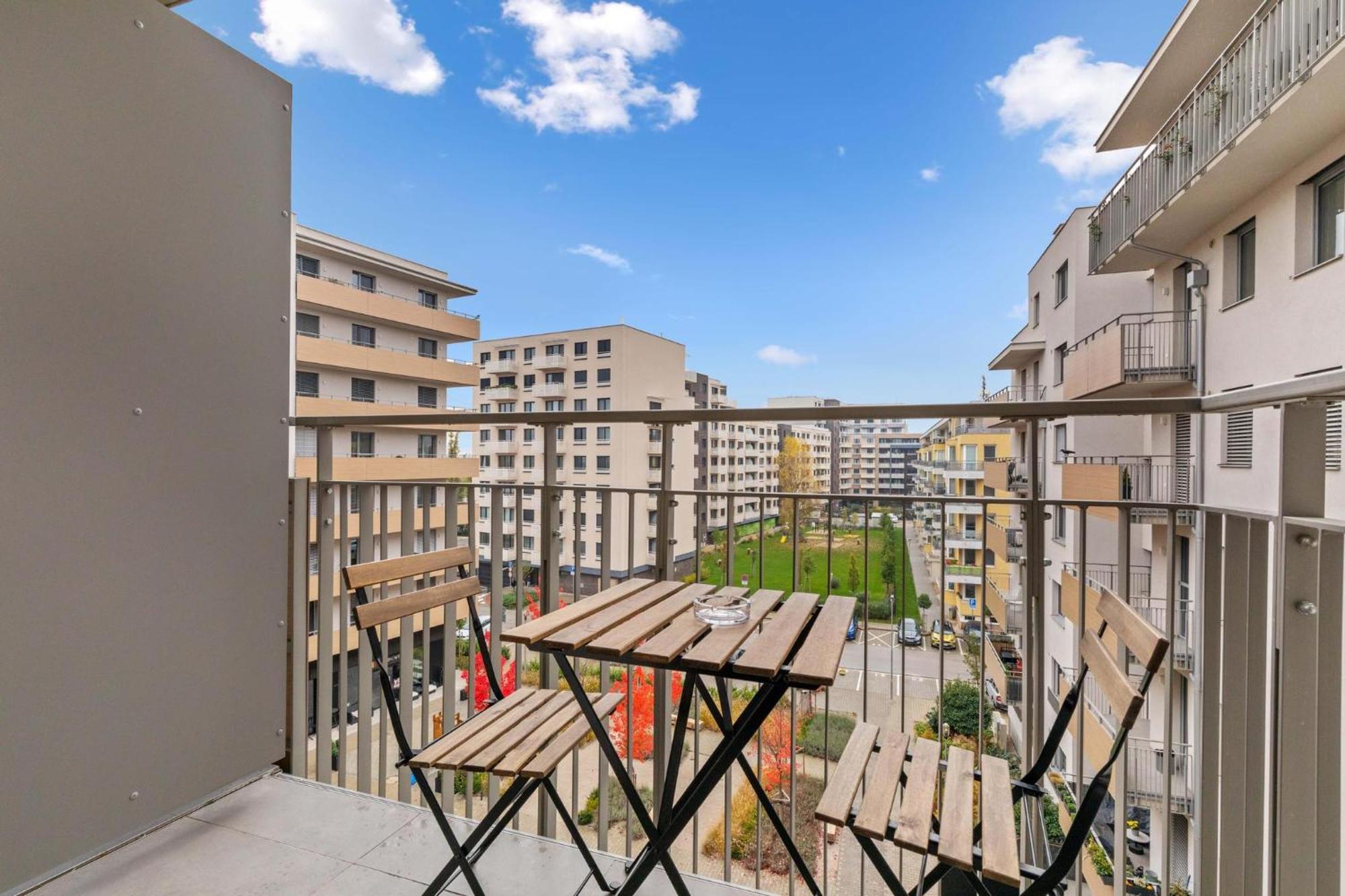 Ah Galvaniho Free Parking Bratislava Bagian luar foto